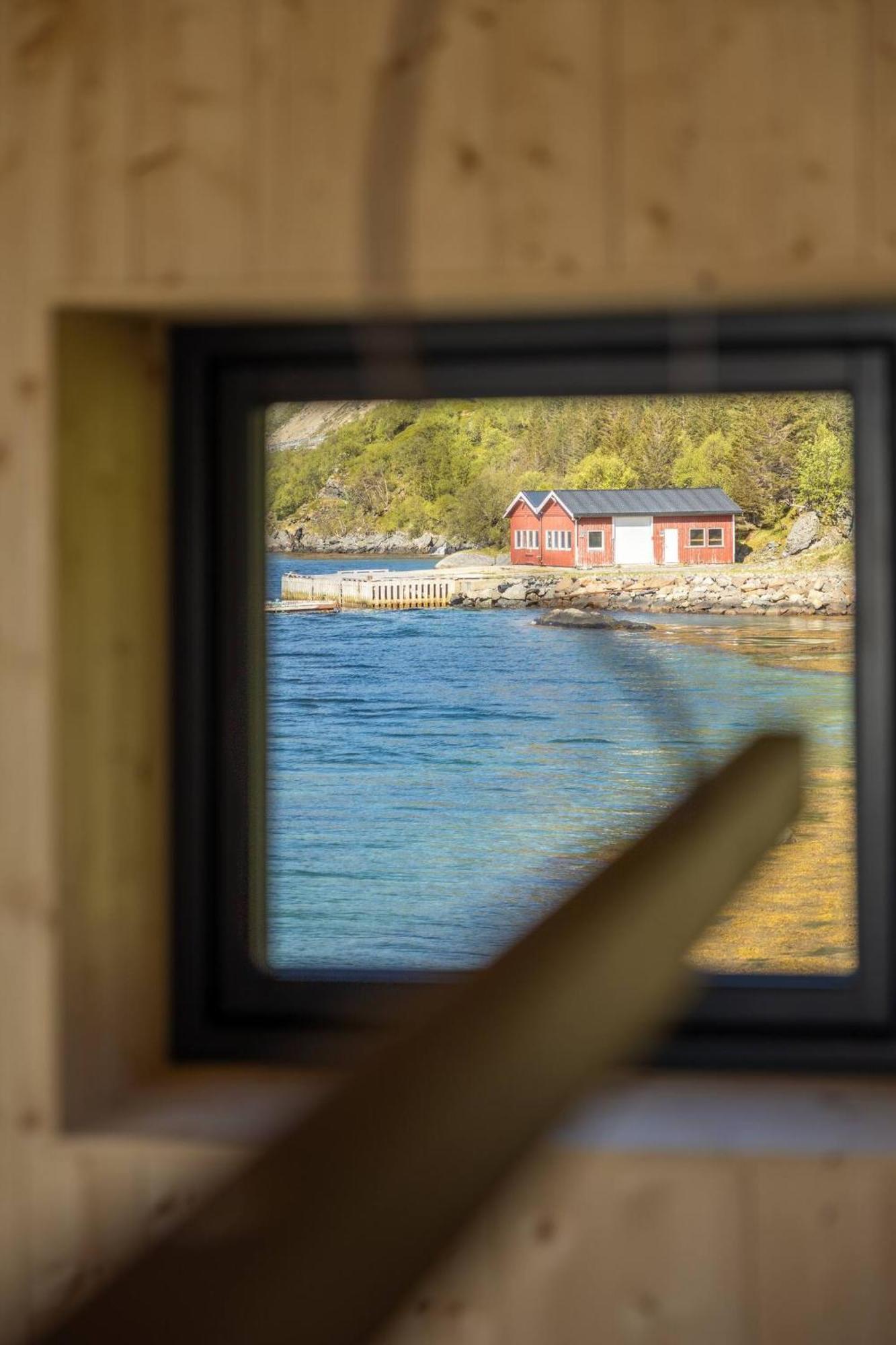 Minkfarmen, Spacious Seaside Cabin With Scenic View Ramberg Exterior foto